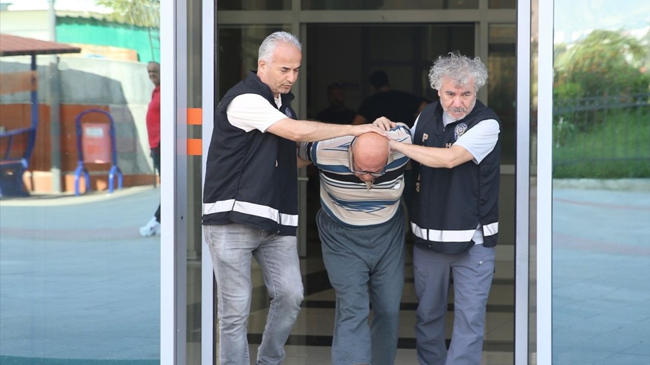 Hatay'da Eşini Tüfekle Öldüren Zanlı Mahkemede Tutuklandı