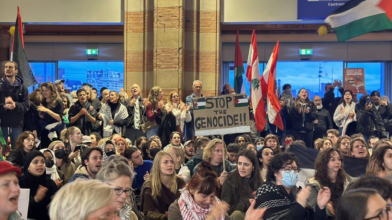 Hollanda'da Gazze Soykırımına Protesto