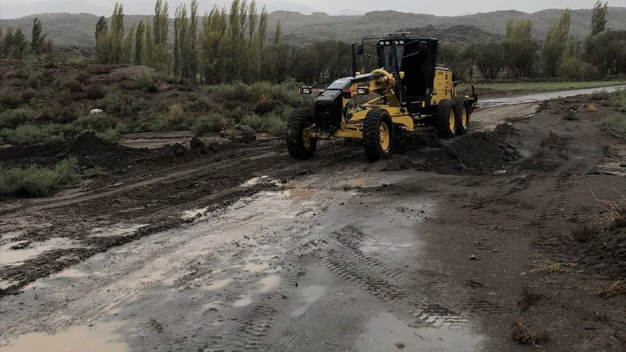 Iğdır'da Sel Nedeniyle Kapatılan Yollar Yeniden Açıldı