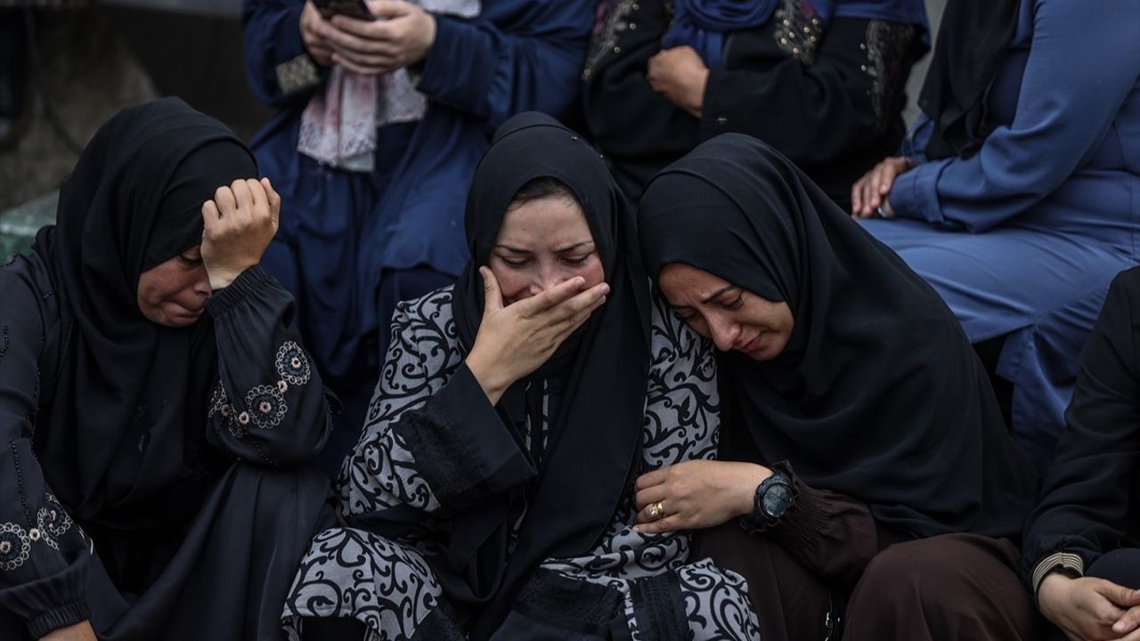 İsrail'in Gazze'deki Bombardımanında 24 Filistinli Hayatını Kaybetti