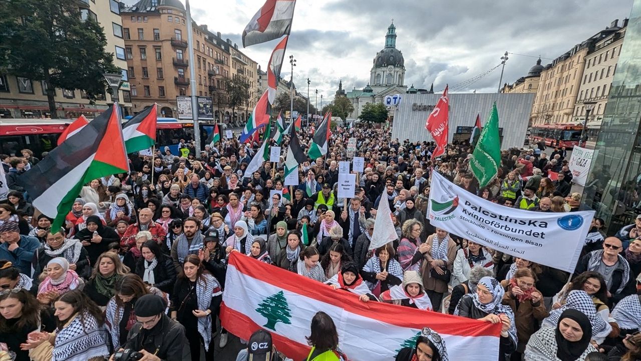 İsveç'te İsrail'in Saldırılarına Karşı Protesto Gösterisi