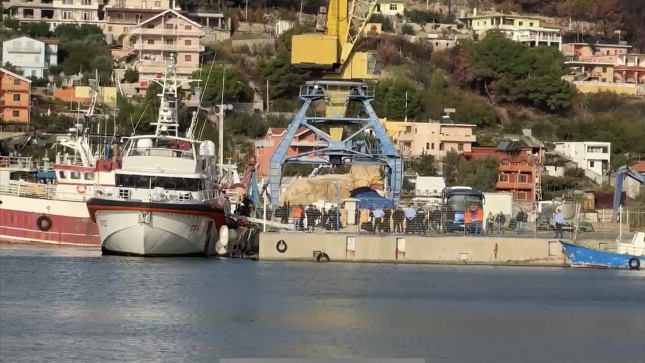 İtalya, Arnavutluk'tan Düzensiz Göçmenleri Geri Gönderdi