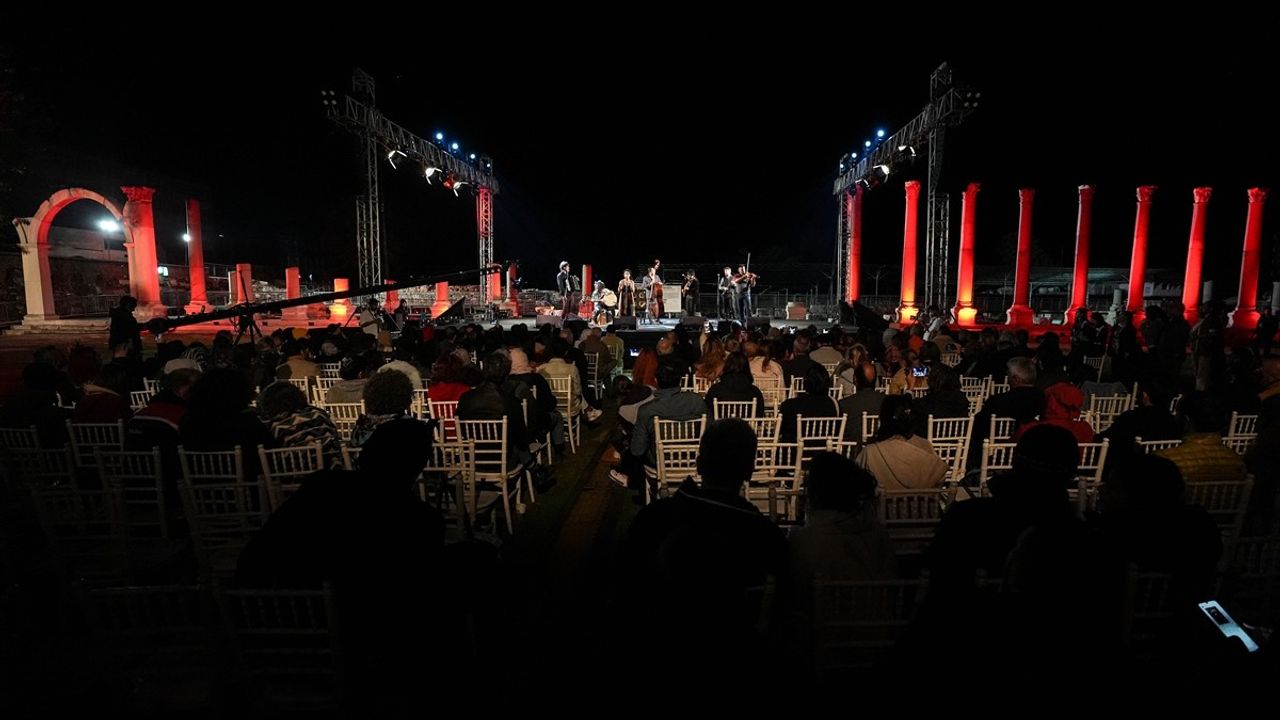 İzmir'de 5. Uluslararası Balkan Müzik Festivali Başladı