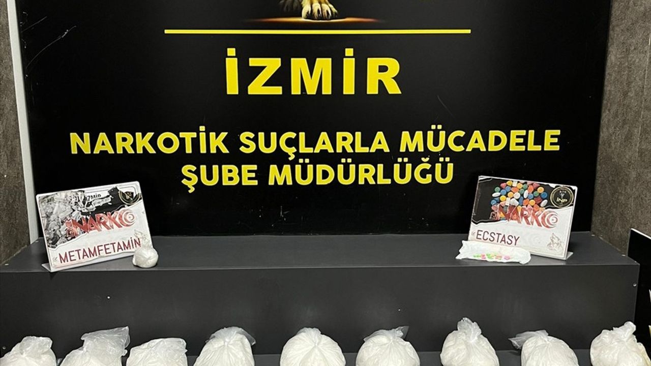 İzmir'de Uyuşturucu Operasyonunda 2 Tutuklama