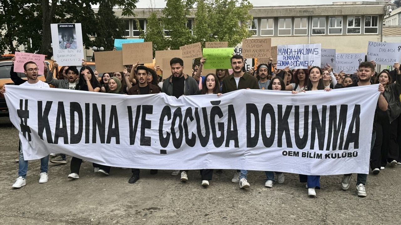 Karadeniz Teknik Üniversitesi'nde Kadına Yönelik Şiddete Karşı Yürüyüş