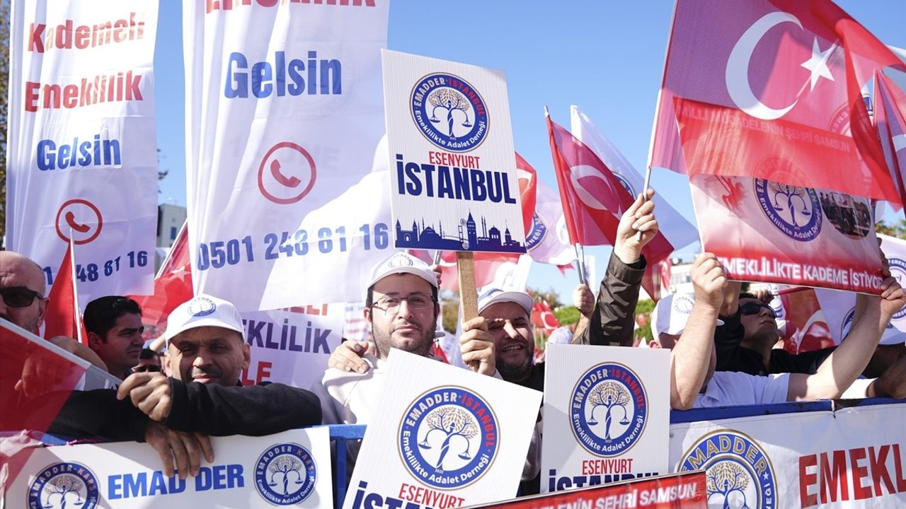 Kartal'da Kademeli Emeklilik İçin Miting Düzenlendi