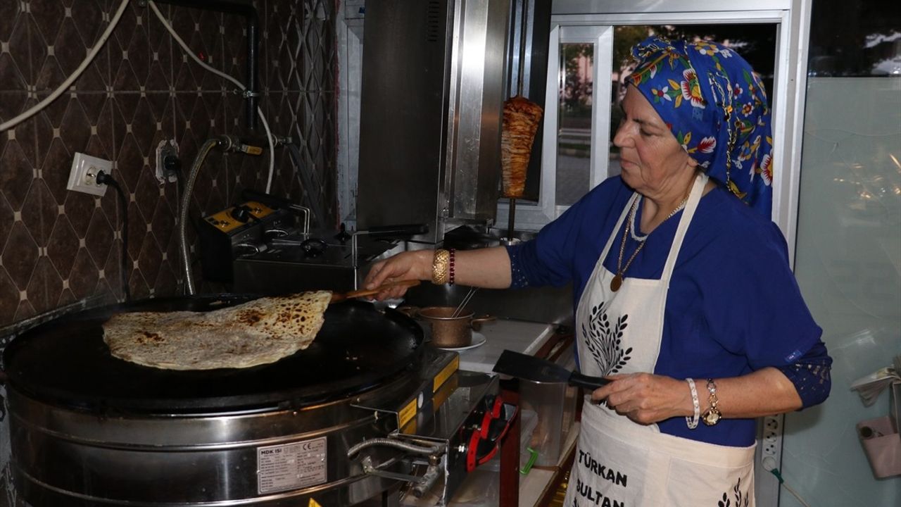 Kastamonulu Kadın Aşçı Türkan Halaç, 60 Yaşında Hayalini Gerçekleştirdi