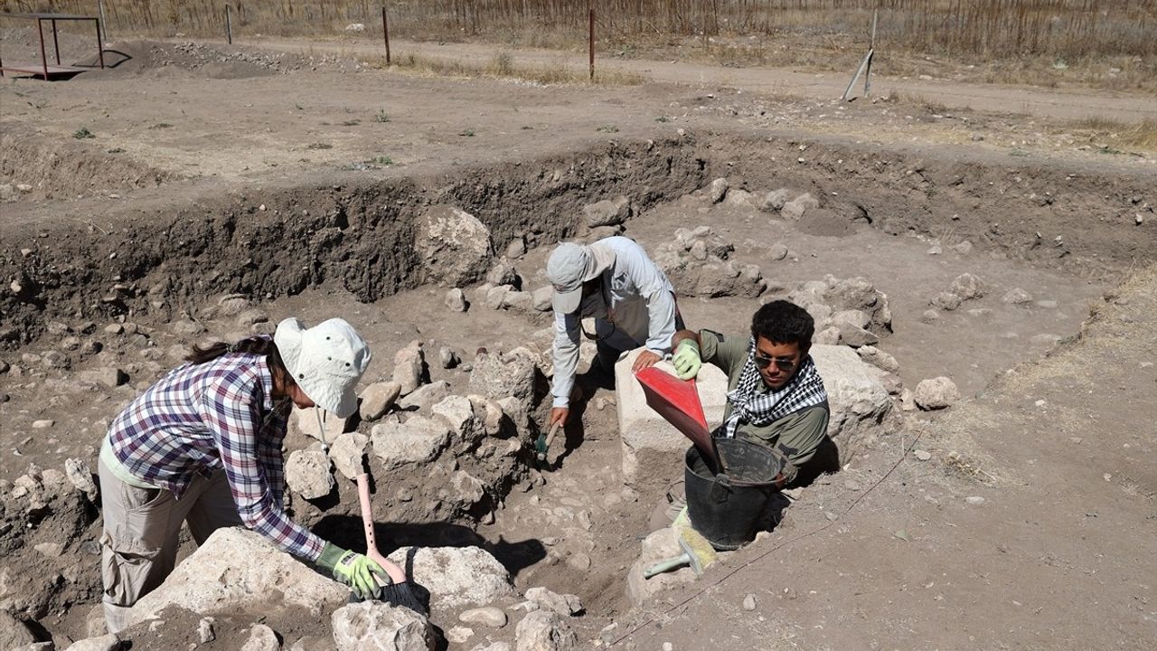 Kayalıpınar'ın Tarih Öncesi Dönemi: Taş Devri İzleri Bulundu