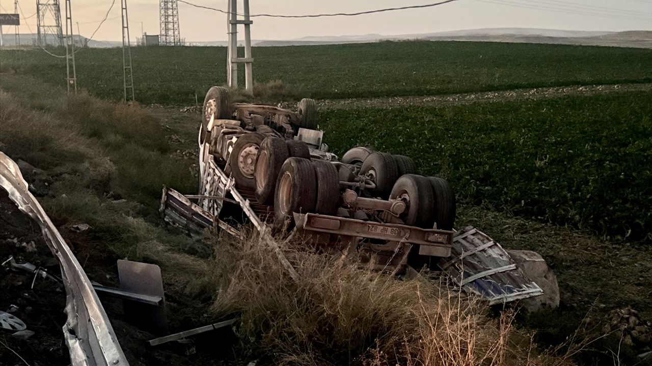 Kayseri'de Trafik Kazası: 1 Öğretmen Hayatını Kaybetti, 5 Yaralı