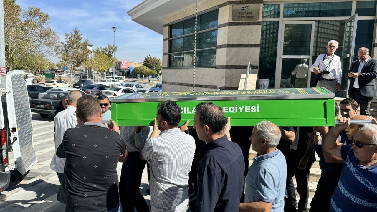 Kayseri'de Trafik Kazasında Hayatını Kaybeden Öğretmen Son Yolculuğuna Uğurlandı