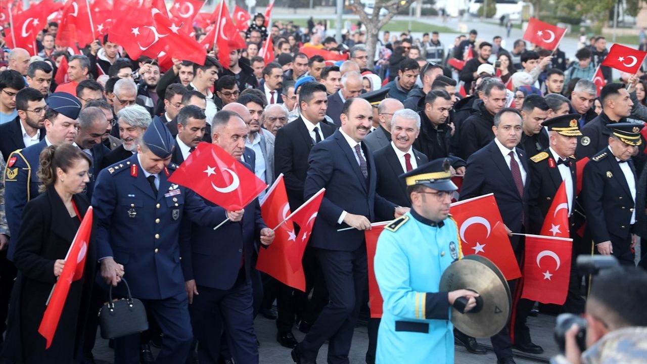 Konya'da Cumhuriyet'in 101. Yılı Fener Alayı İle Coşkuyla Kutlandı