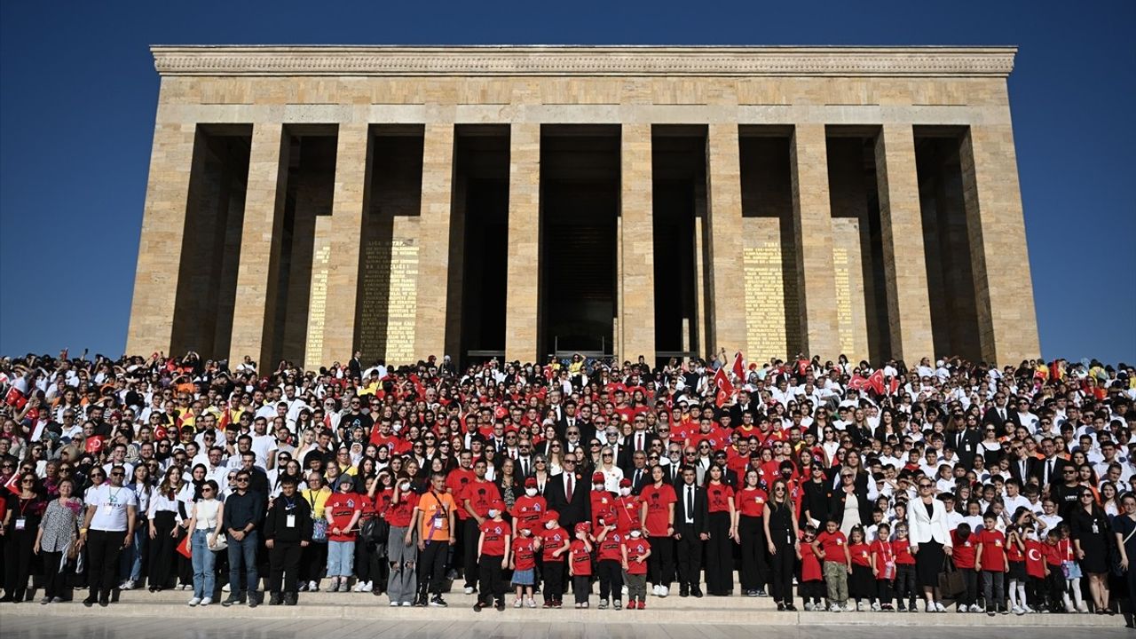 LÖSEV'den Anıtkabir'e Anlamlı Ziyaret