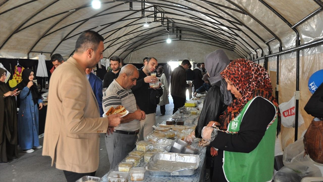 Mardin'de Gazze İçin Hayır Çarşısı Açıldı