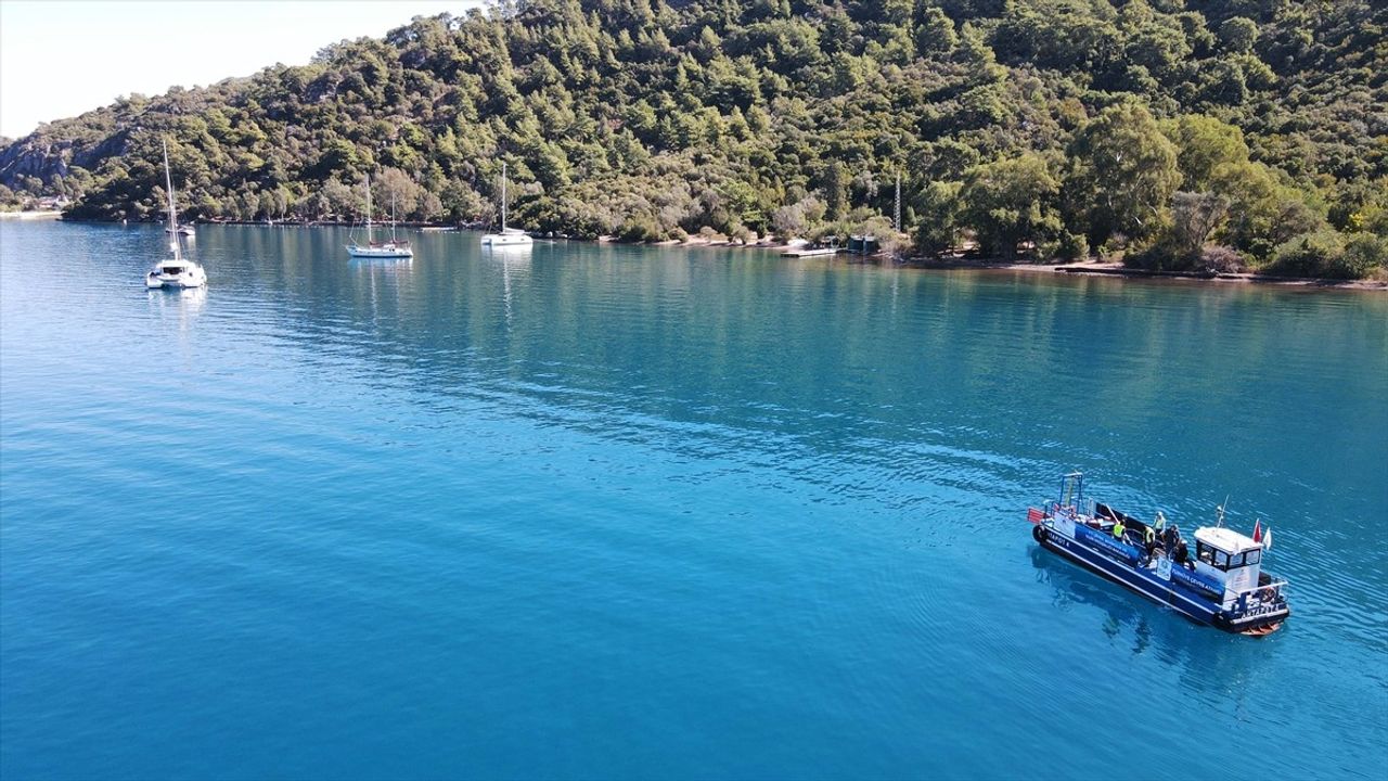 Marmaris Körfezi'nde Deniz Temizliği Yapıldı