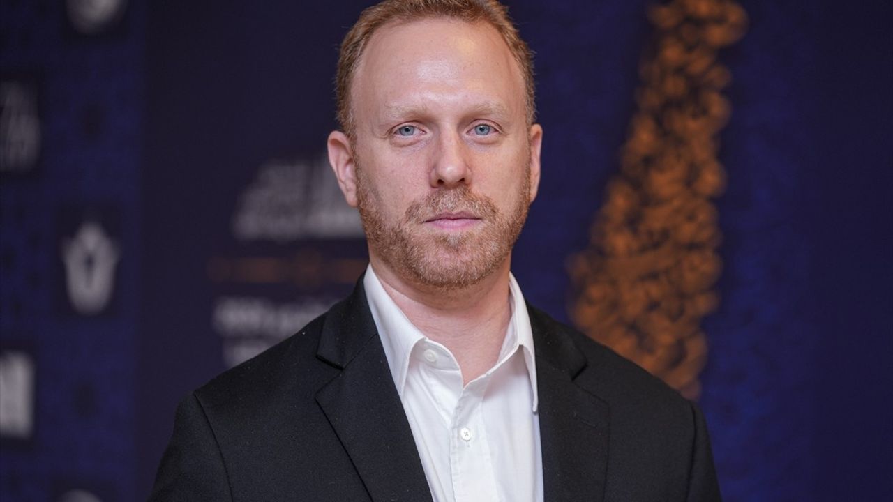 Max Blumenthal: Batı Medyası Savaşın Gerçek Yüzünü Gizliyor