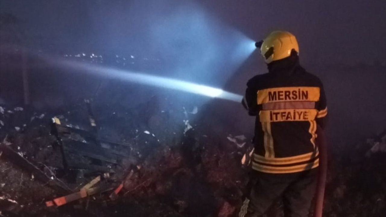 Mersin Tarsus'ta Gübre Deposunda Yangın Kontrol Altına Alındı