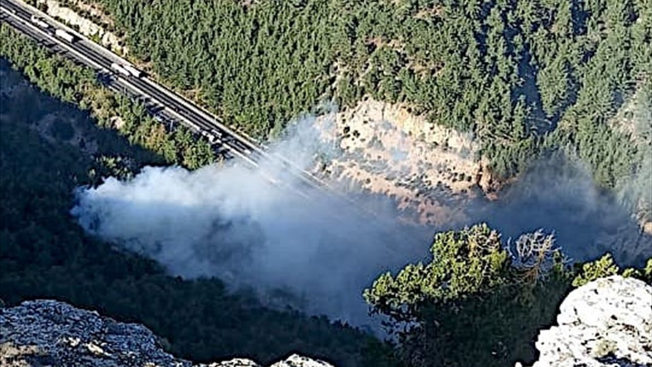 Mersin Tarsus'taki Orman Yangınına Müdahale Ediliyor