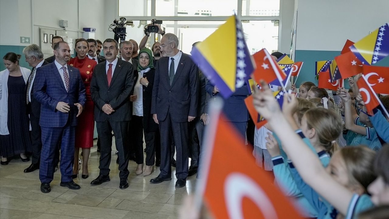 Milli Eğitim Bakanı Tekin, Saraybosna'daki Türkiye Maarif Vakfı Okullarını İnceledi