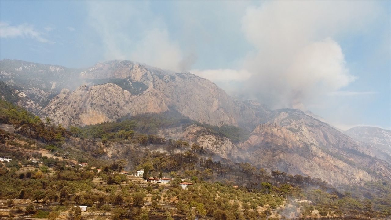 Muğla'daki Orman Yangınlarına Müdahale Devam Ediyor