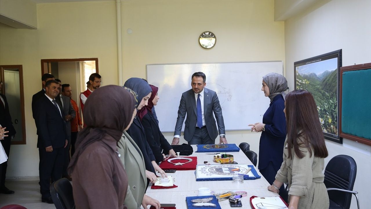 Muş'taki Gençlik Merkezleri Gençlerin Geleceğine Yatırım Yapıyor