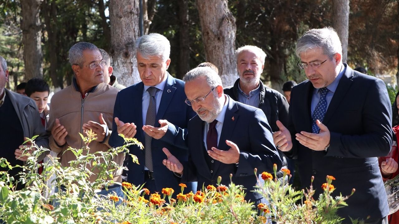 Ömer Halisdemir'in Kabri Ziyaret Edildi