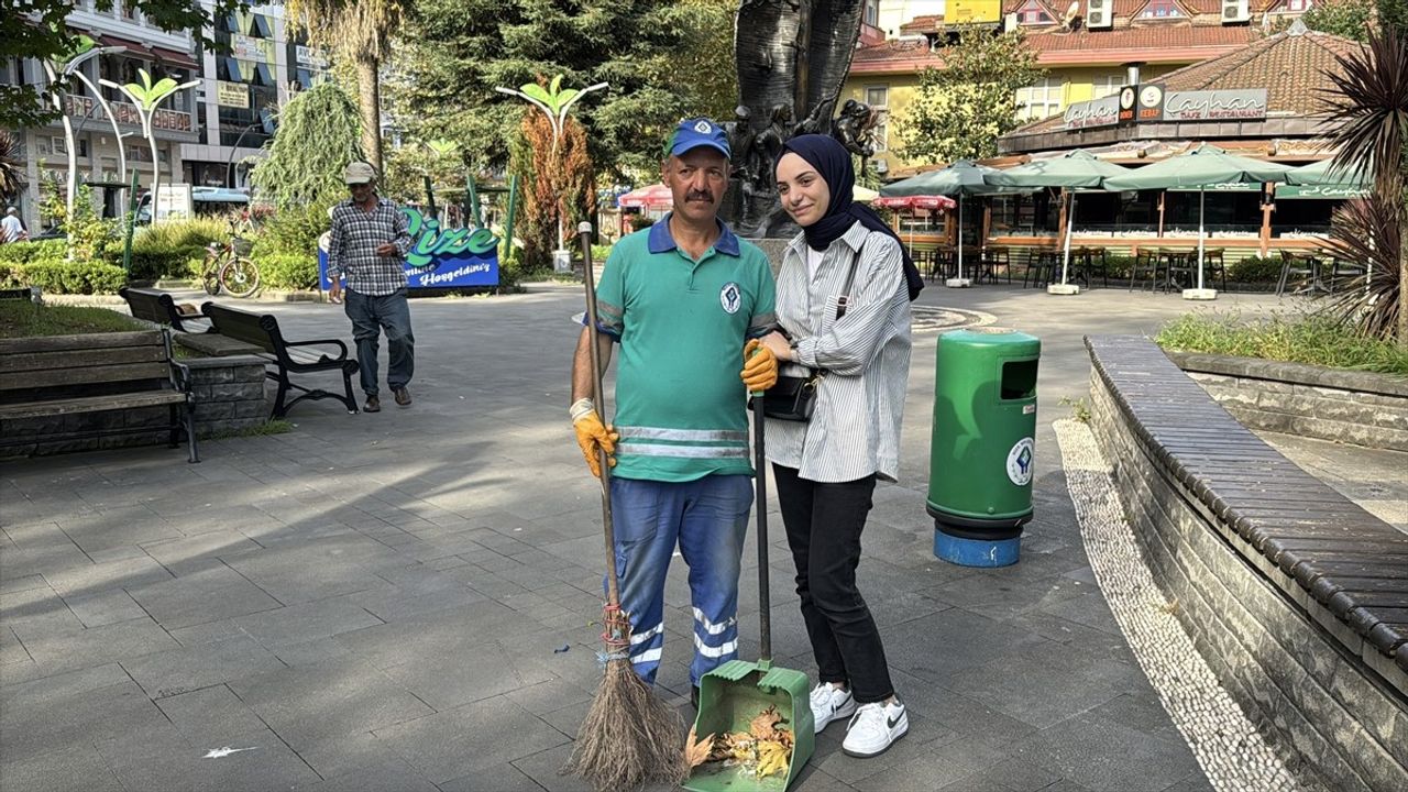 Rize Belediyesinden Temizlik Görevlisine Duygusal Doğum Günü Kutlaması