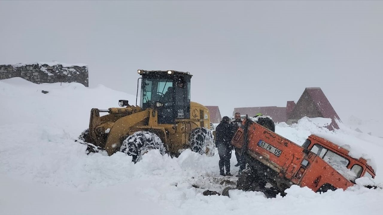 Rize'nin Yaylasında Mahsur Kalan 6 Kişi Kurtarıldı