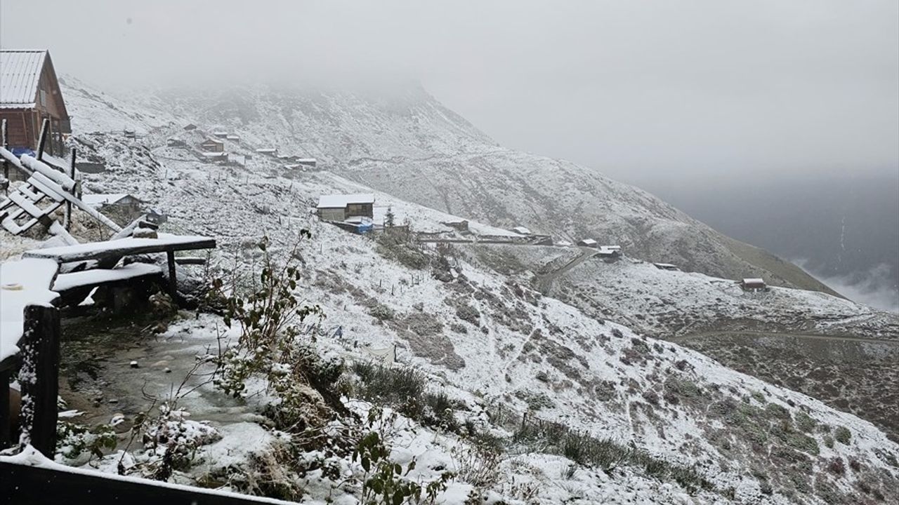 Rize ve Bayburt'ta Kar Yağışı Etkili Oldu