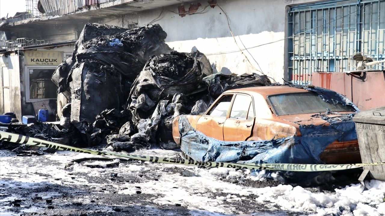 Sakarya'da Kauçuk Fabrikasında Yangın Söndürüldü