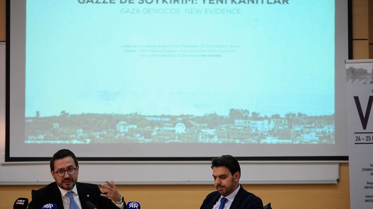 Sakarya'da Siyaset ve Toplum Konferansı Devam Ediyor