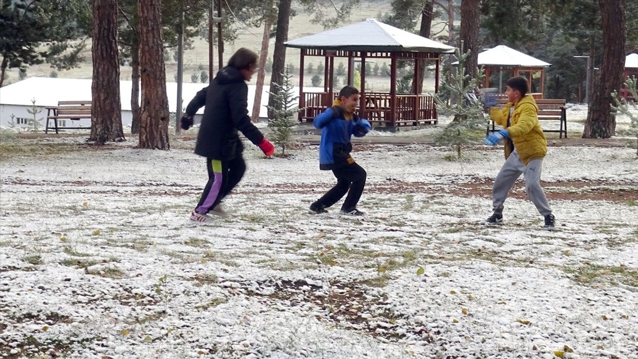 Sarıkamış'ta Kar Yağışı Besicileri Zor Durumda Bıraktı