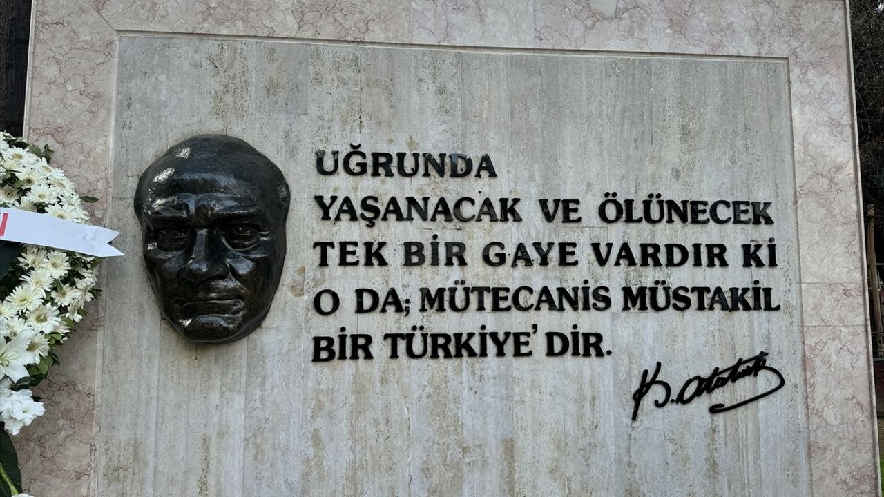 Sarıyer'de Yenilenen Atatürk Maskı Onarılarak Açıldı