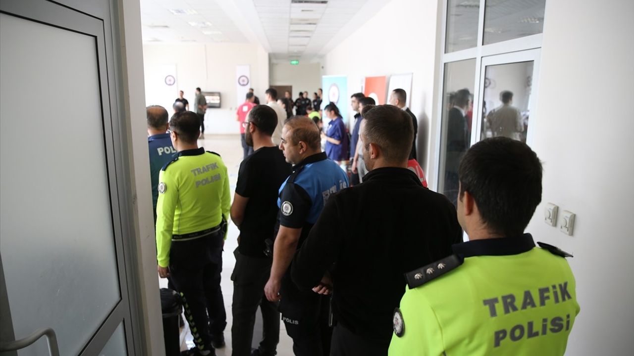 Siirt'te Şehit Polis Yılmaz İçin Kan Bağışı Kampanyası Düzenlendi