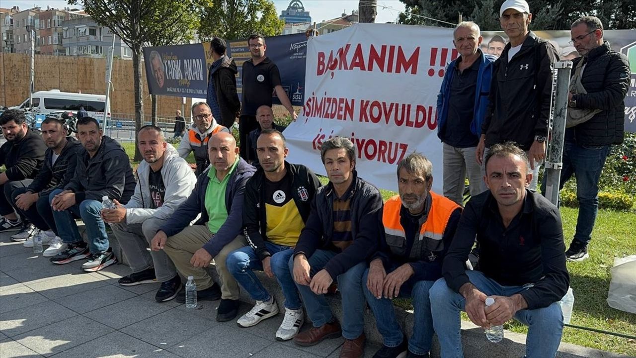 Şişli Belediyesi'nde İşten Çıkarılan İşçiler Oturma Eylemi Düzenledi