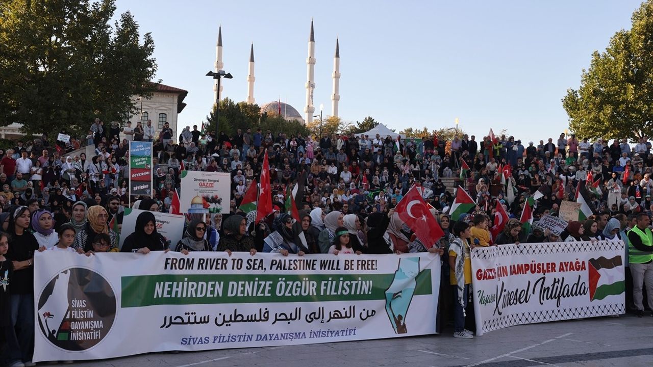 Sivas'ta Filistin İçin Protesto Düzenlendi