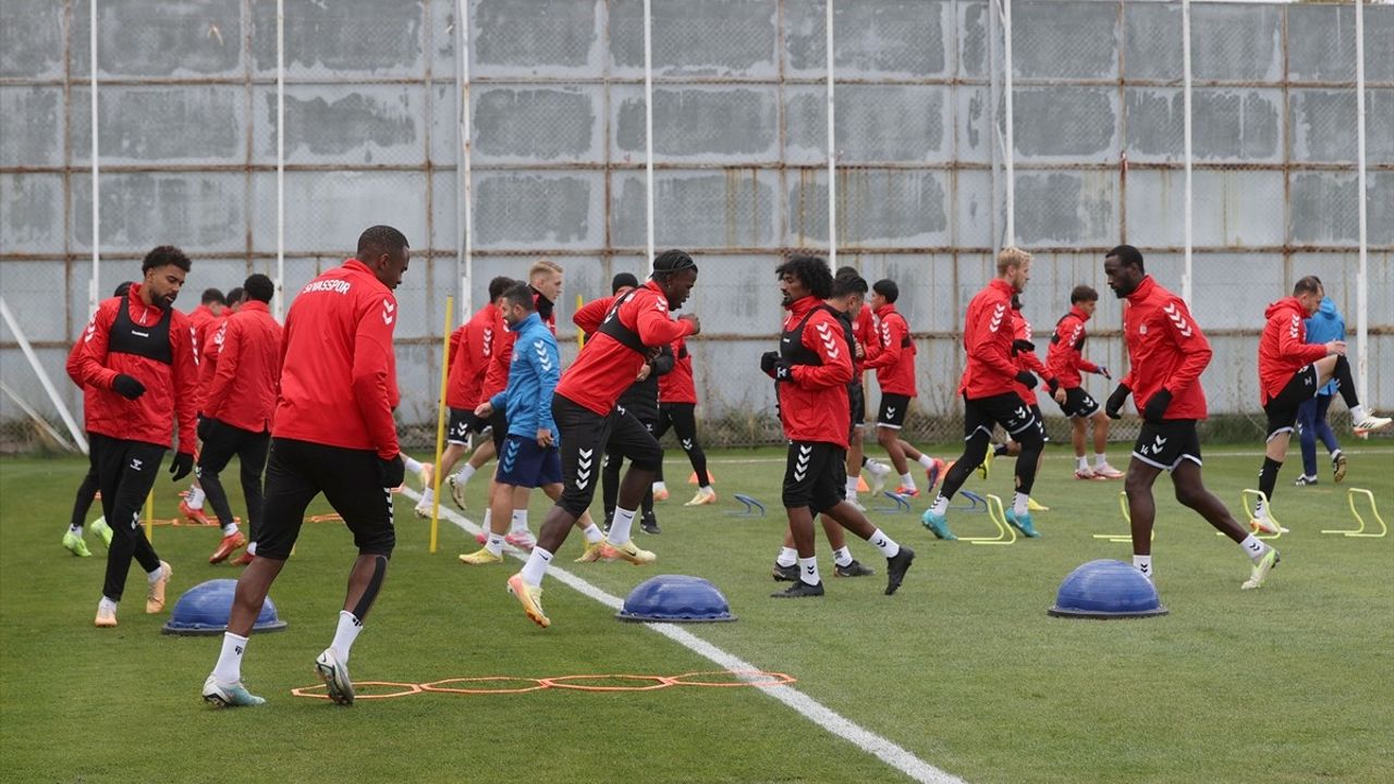 Sivasspor Adana Demirspor Maçına Hazırlanıyor