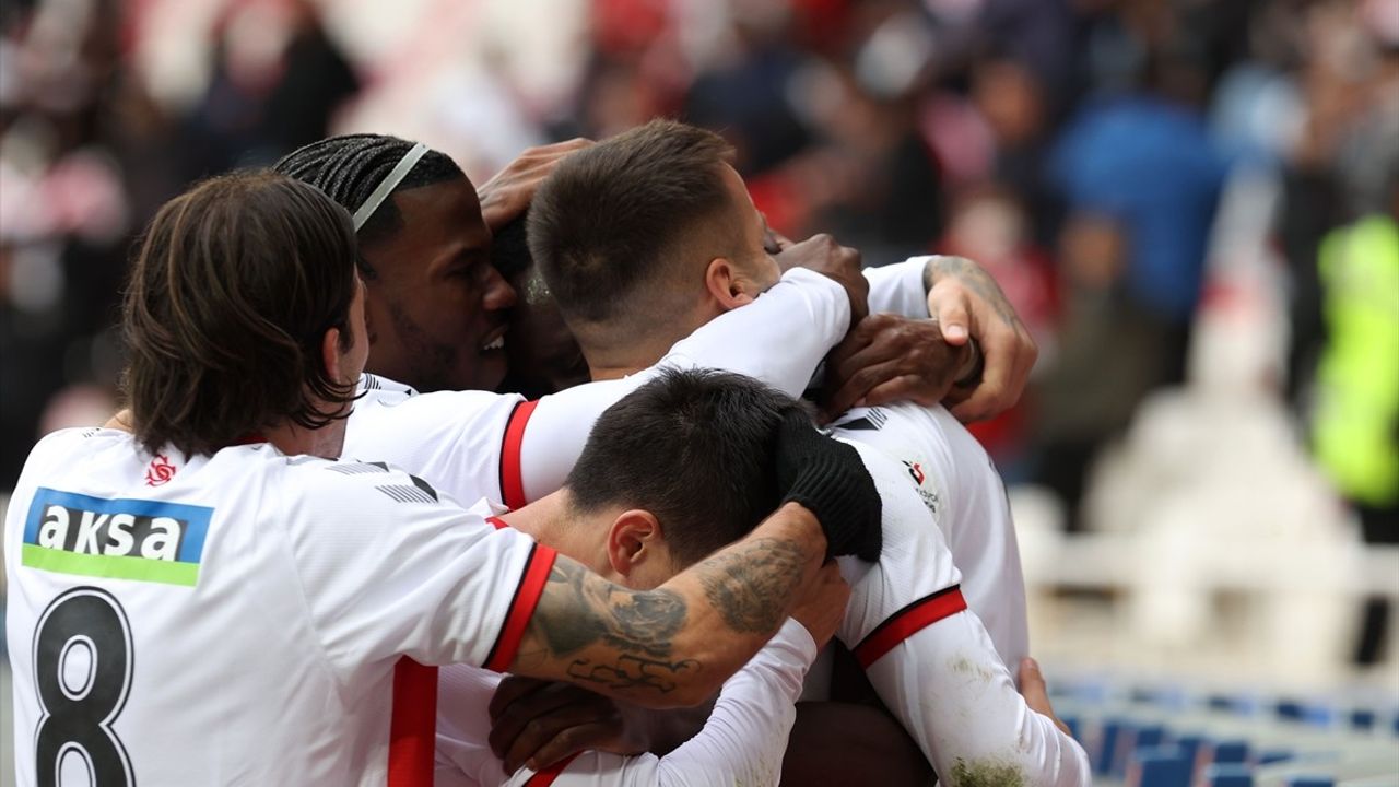 Sivasspor, Hatayspor'u 3-2 Geçti