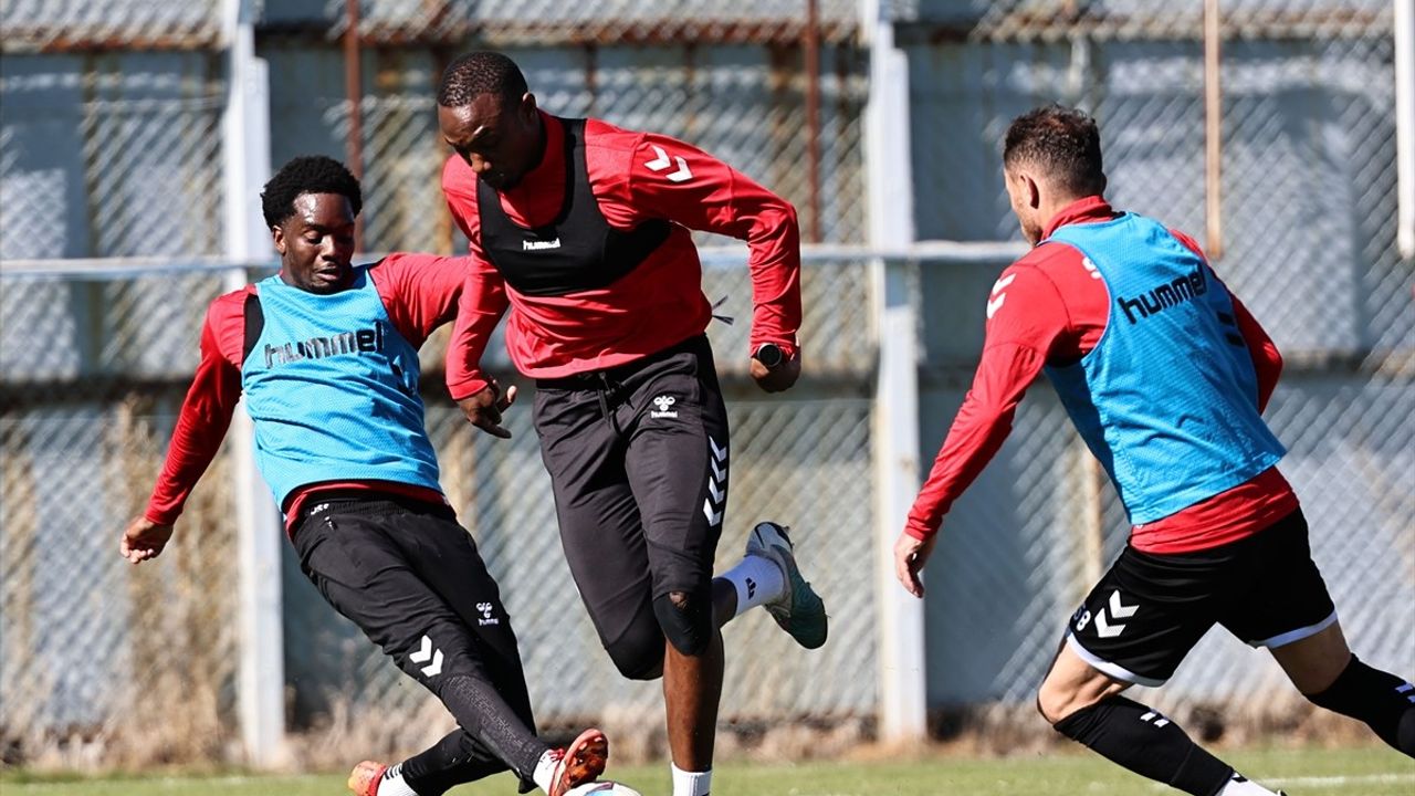 Sivasspor'un Adana Demirspor Maçı Hazırlıkları Devam Ediyor