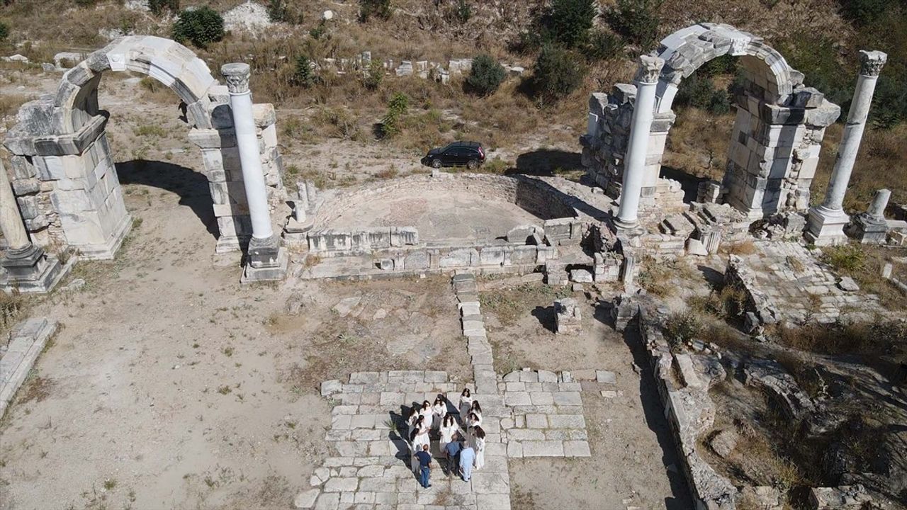 Stratonikeia Antik Kenti'nde Geleneksel Anahtar Taşıma Töreni