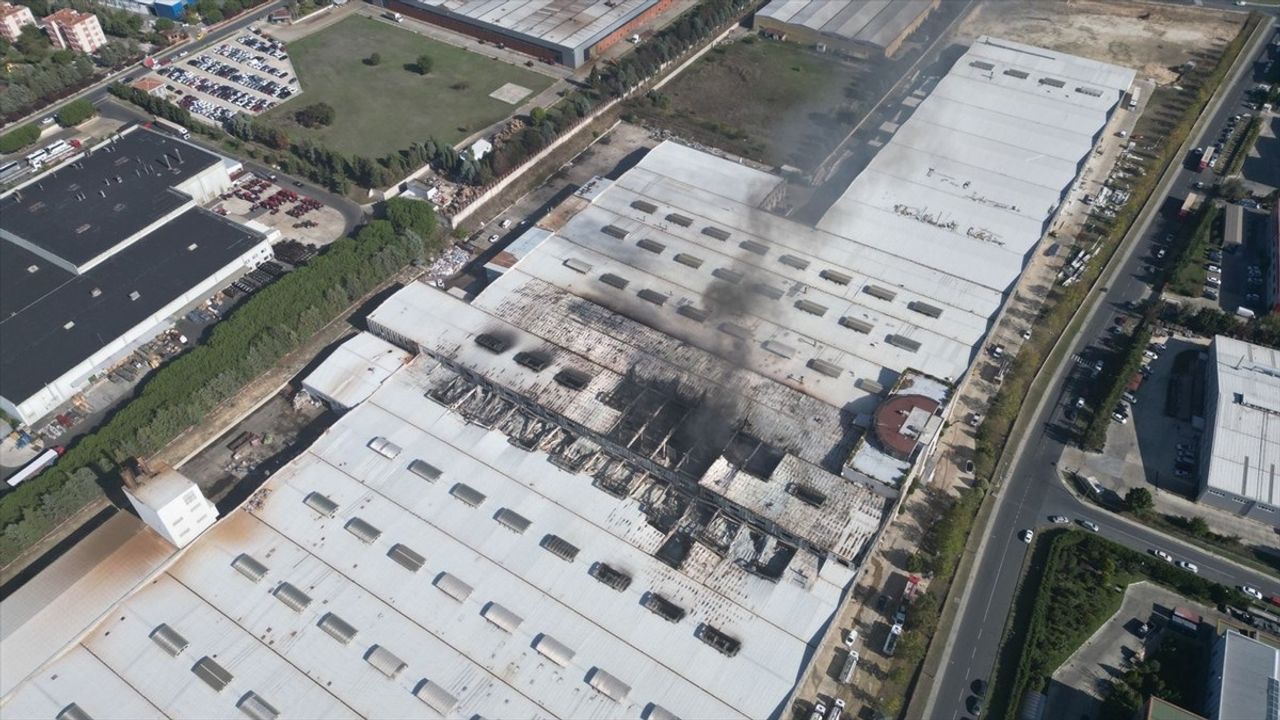 Tekirdağ'da Deri Fabrikasında Yangın Kontrol Altına Alındı