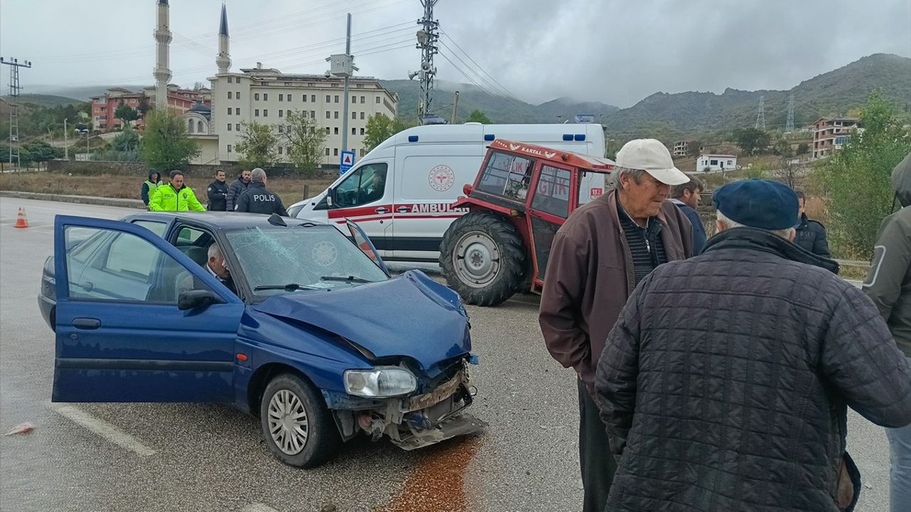 Tokat'ta Otomobil-Traktör Kazası: 4 Yaralı