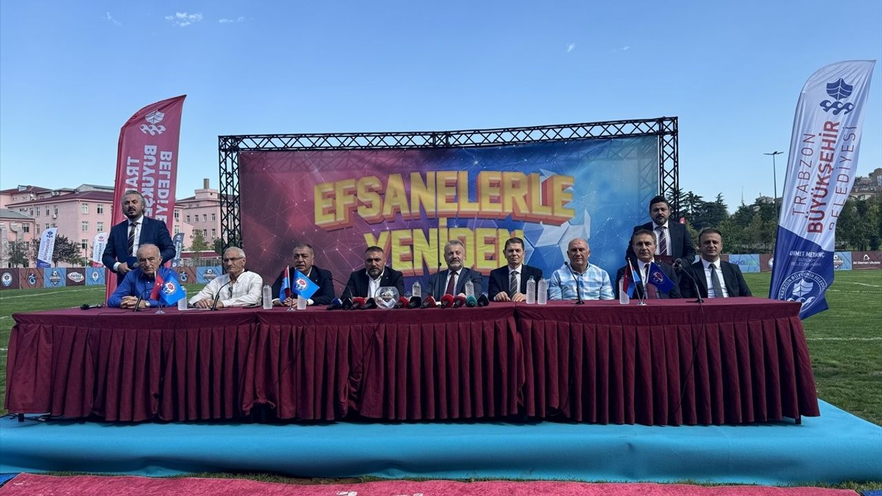 Trabzon'da Başlayan 'Efsanelerle Yeniden Futbol Turnuvası'