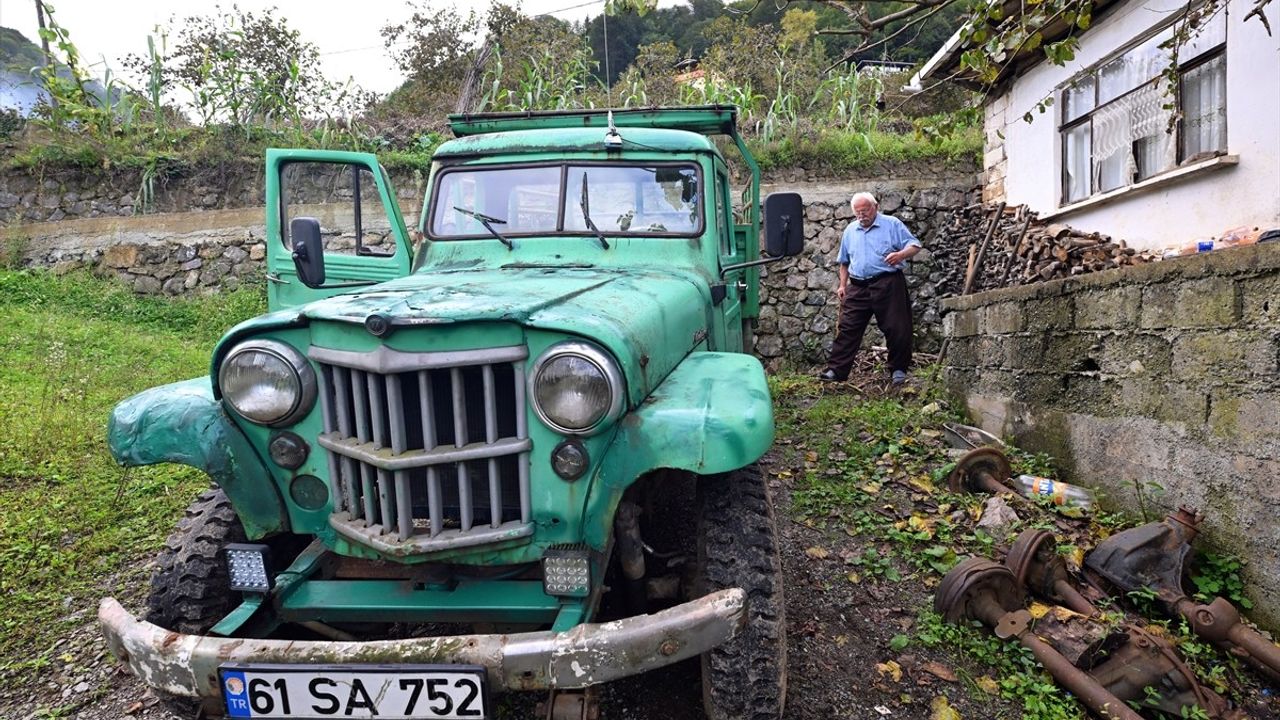 Trabzonlu 83 Yaşındaki Sürücü, 1954 Model Kamyonetine Bağlılığını Gözler Önüne Seriyor