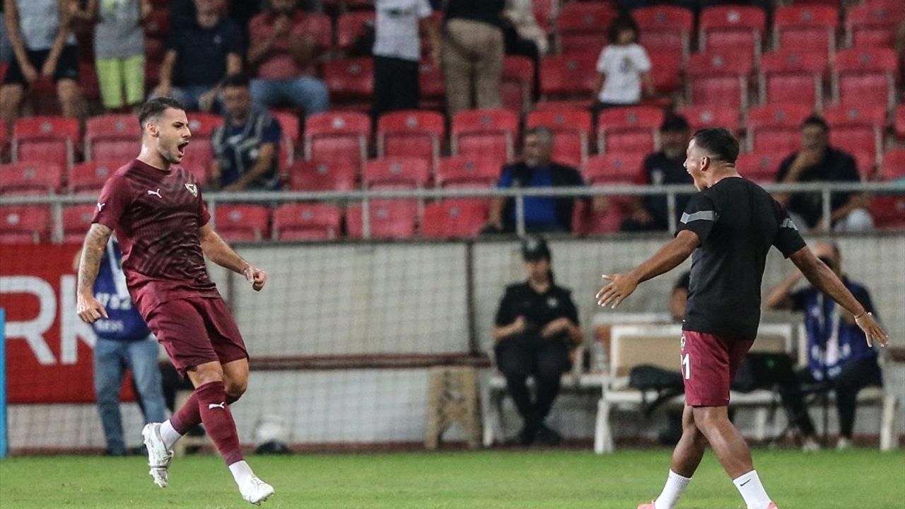 Trendyol Süper Lig'de Atakaş Hatayspor - Trabzonspor Maçında Kıran Kırana Mücadele