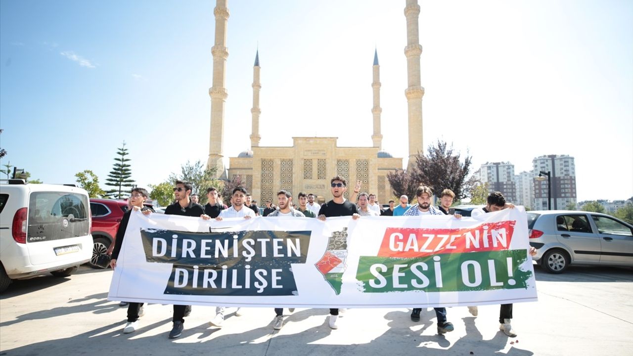 TÜGVA Antalya, İsrail'in Filistin'e Yönelik Saldırılarını Protesto Etti