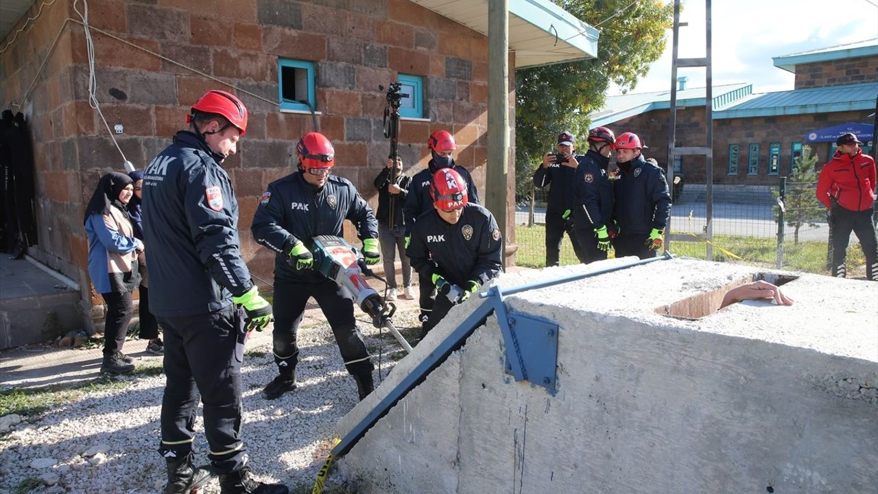 Van'da Depremin 13. Yılında Arama Kurtarma Tatbikatı