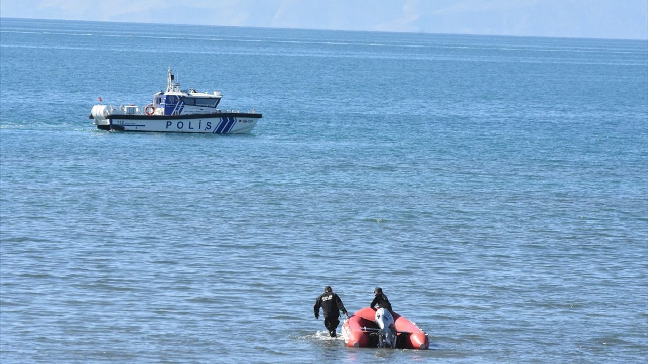 Van'da Kaybolan Üniversite Öğrencisi Rojin Kabaiş İçin Arama Çalışmaları Devam Ediyor