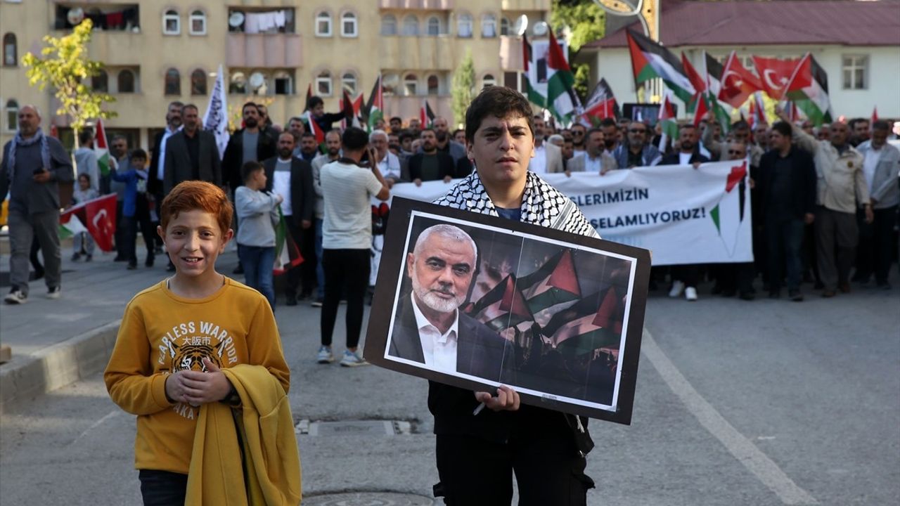 Van ve Bitlis'te Gazze İçin Protesto Gösterileri Düzenlendi