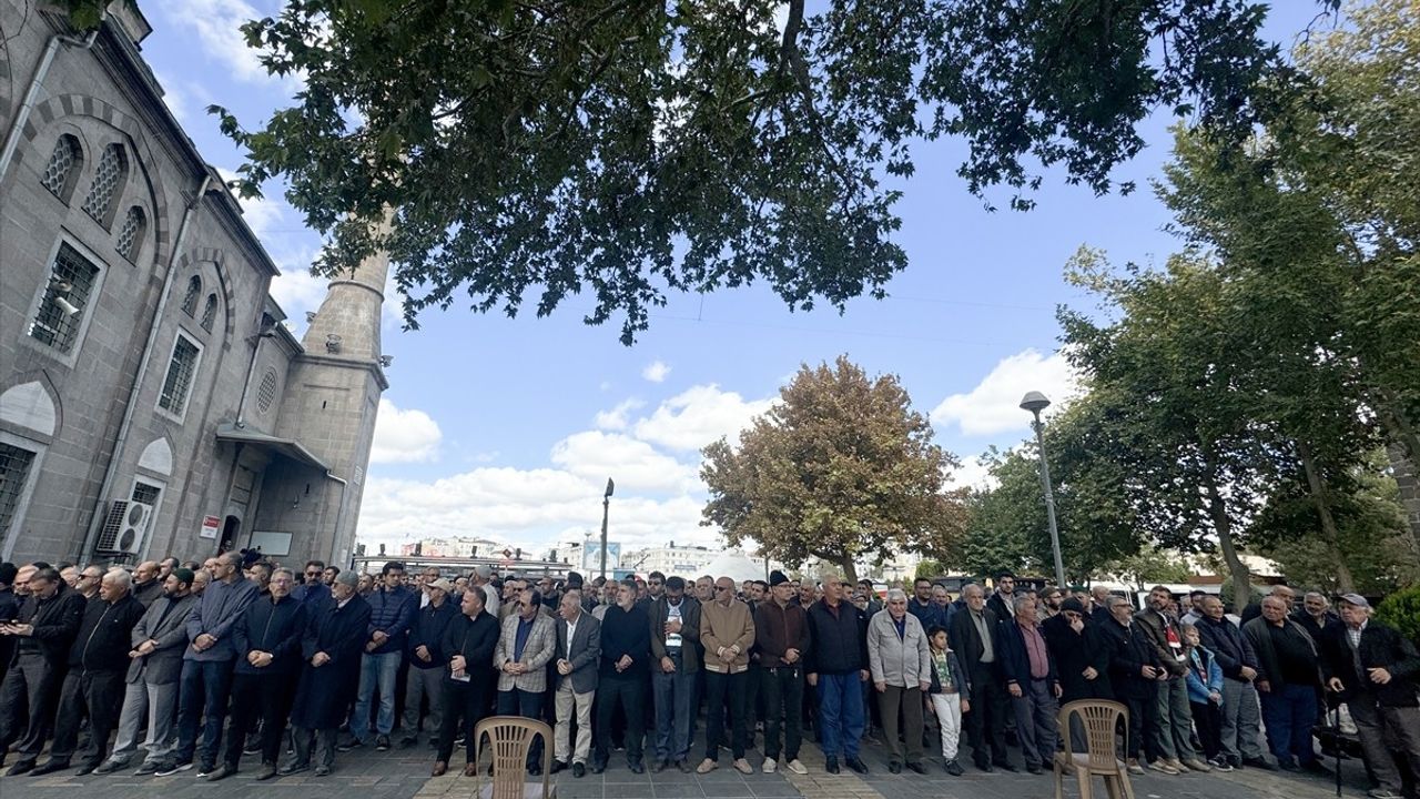 Yahya Sinvar İçin Kayseri'de Gıyabi Cenaze Namazı