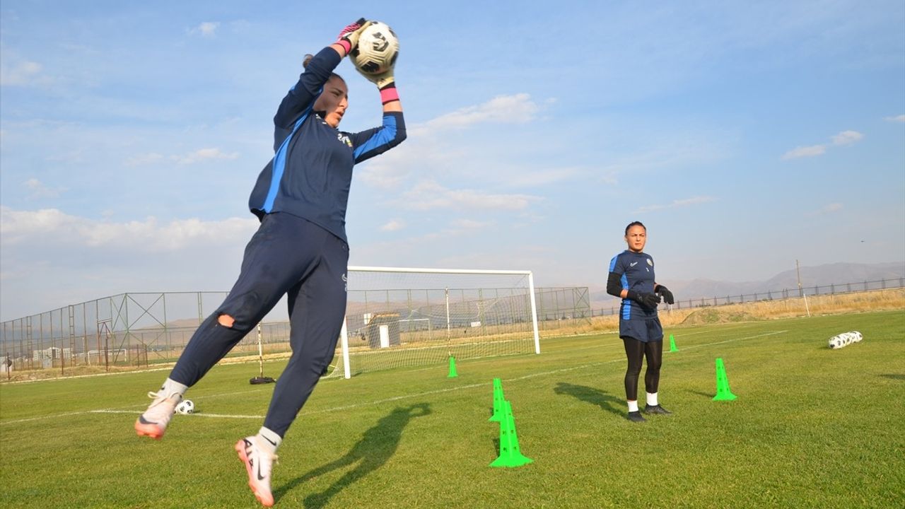 Yüksekova'nın Kadın Futbol Takımından Galibiyet Hedefi